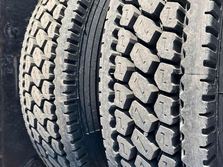 2008-peterbilt-384-image-11