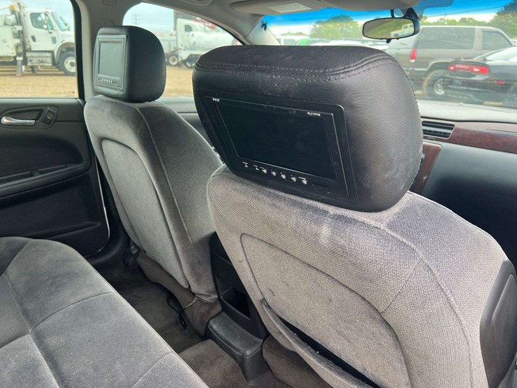 2011-chevrolet-impala-lt-4-door-sedan-(206,126-miles)-image-17