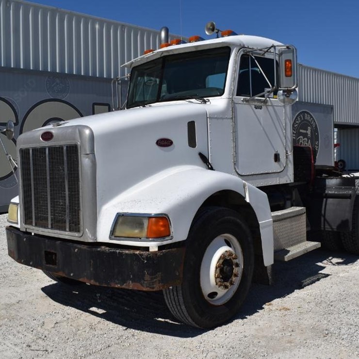 2002 PETERBILT 385