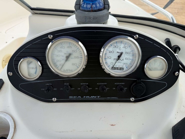 2003-sea-hunt-escape-200d-bay-boat-image-20