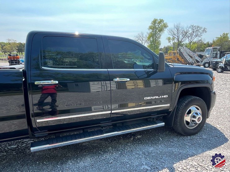 2015-gmc-3500-image-31