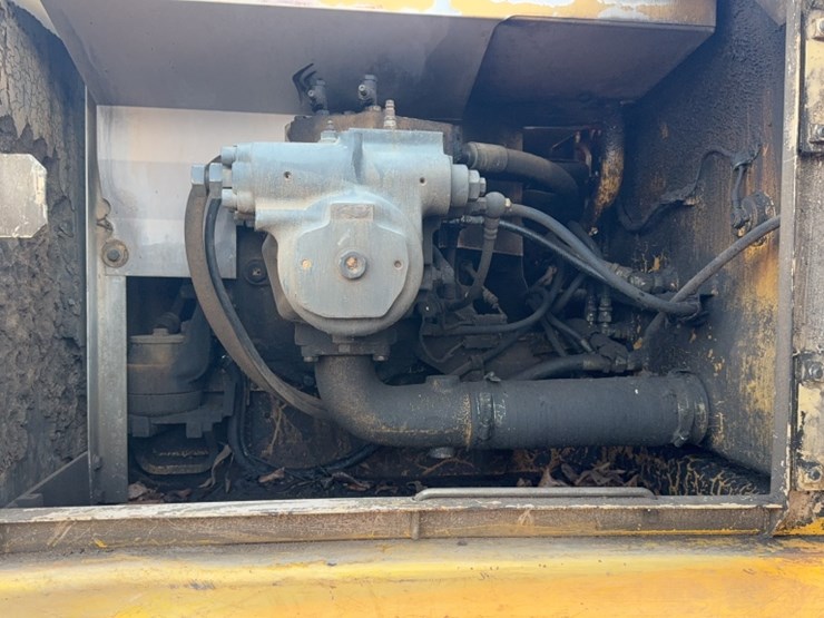 komatsu-pc220-lc-image-10