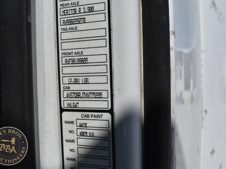 1999-volvo-vnl64t300-image-40