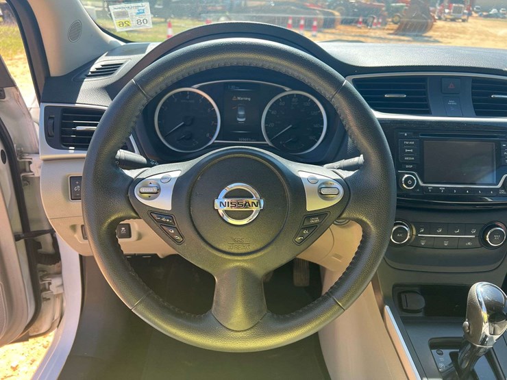 2017-nissan-sentra-sv-4-door-sedan-(169,691-miles)-image-12