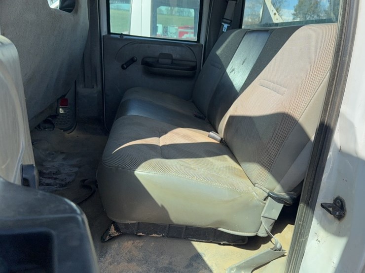 2006-ford-f450-image-18