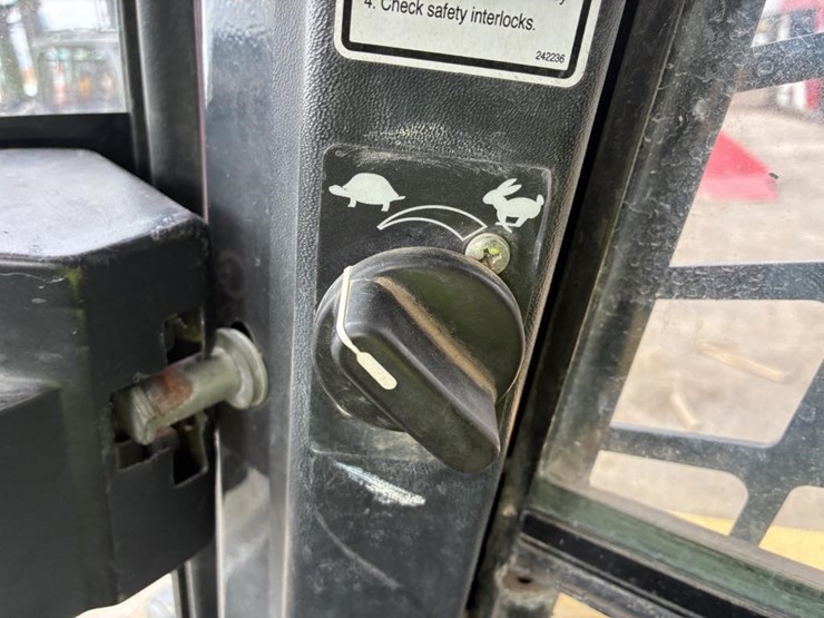 2018-yanmar-s220r-image-23