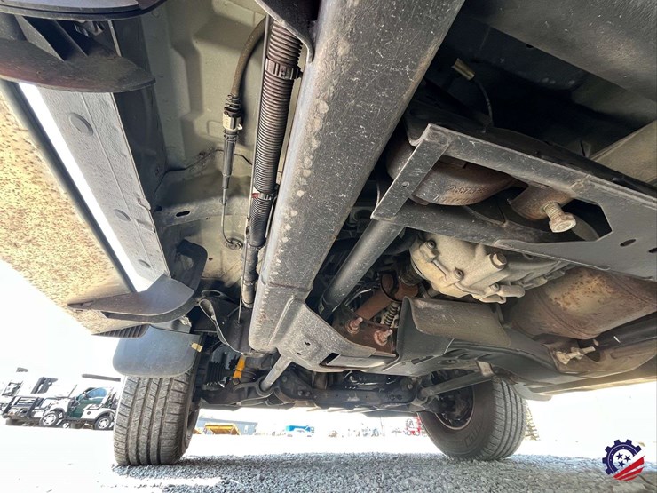 2015-gmc-3500-image-21