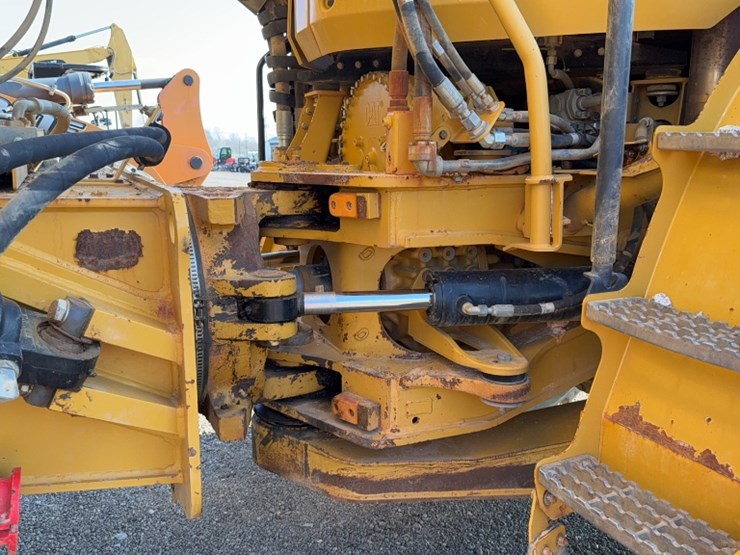 2017-caterpillar-745-image-6