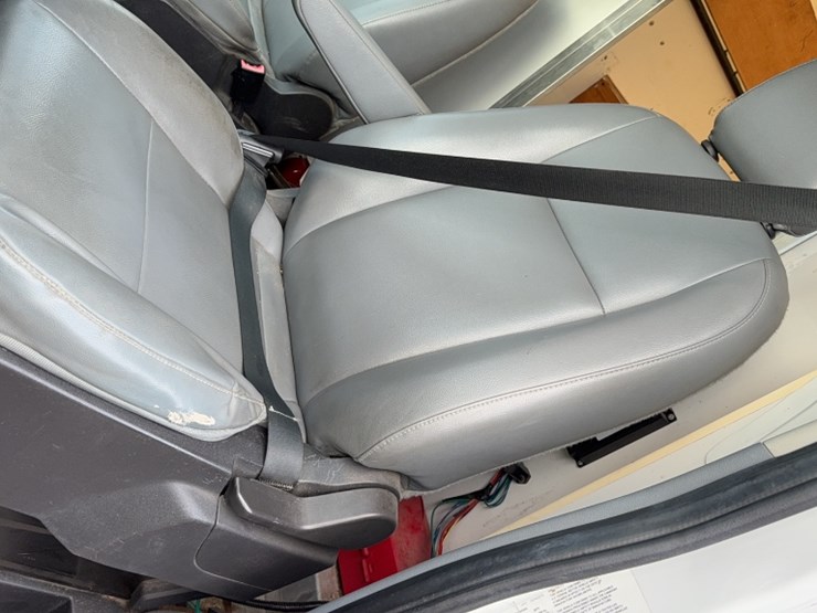 2015-ford-350-image-16