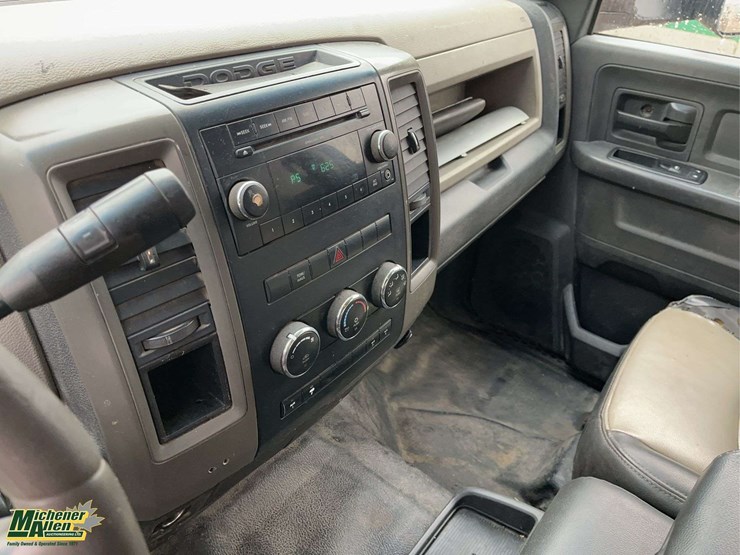 2011-dodge-3500-image-16