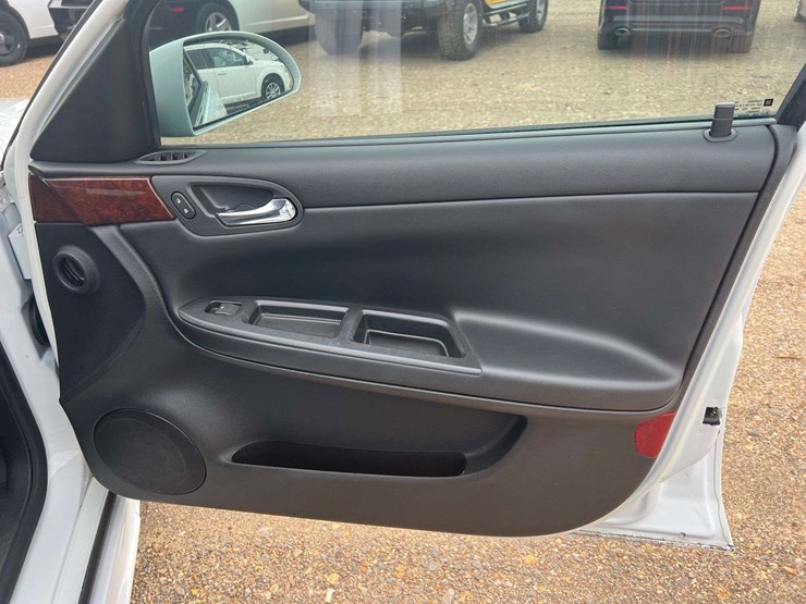 2011-chevrolet-impala-lt-4-door-sedan-(206,126-miles)-image-22