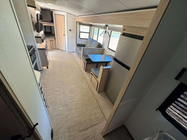 2021-radiance-28bh-bumper-pull-camper---bunks-image-21