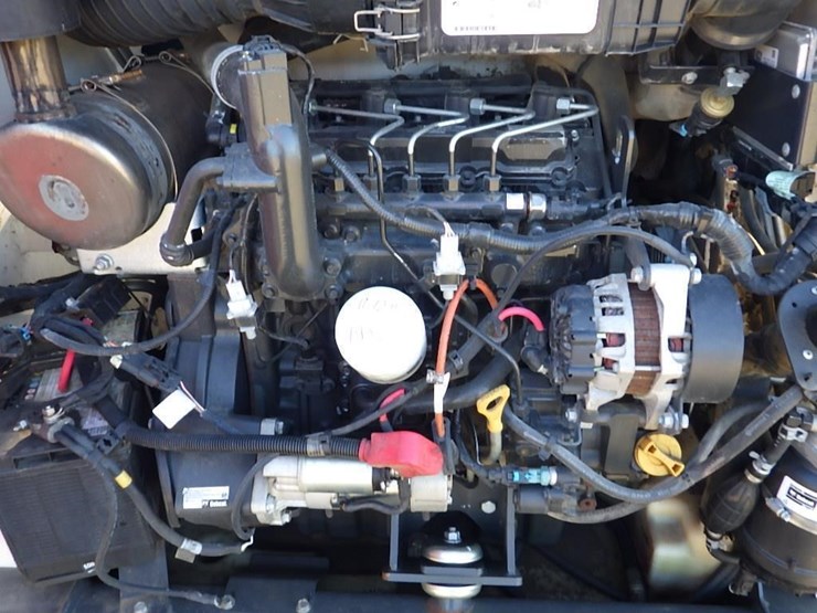 2020-bobcat-s550-image-10