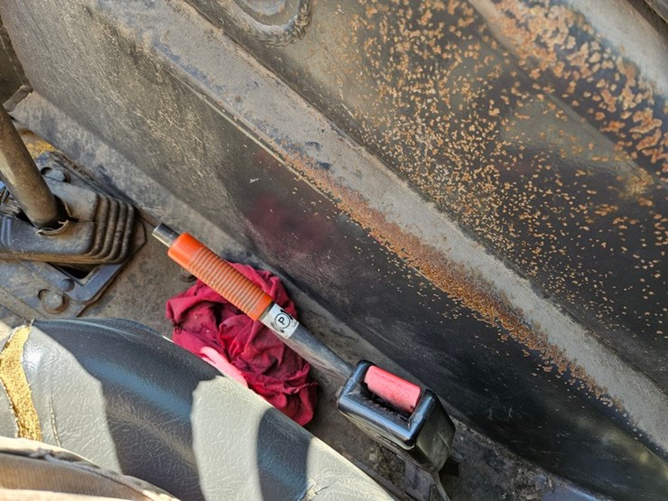 new-holland-ls140-image-17