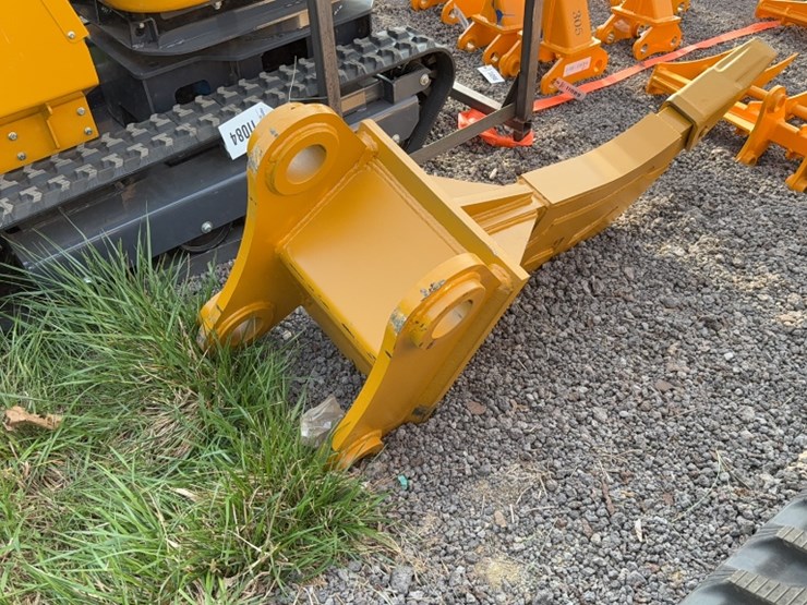 caterpillar-320-image-3