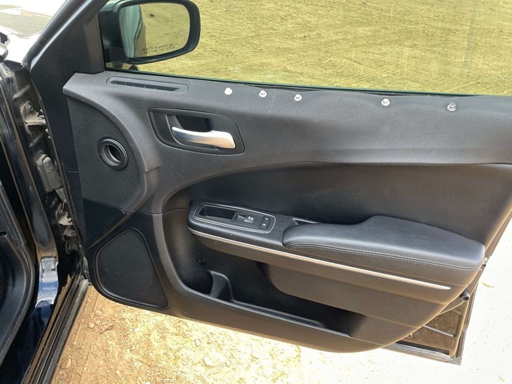 2017-dodge-charger-4-door-police-sedan-(79,558-miles)-image-17