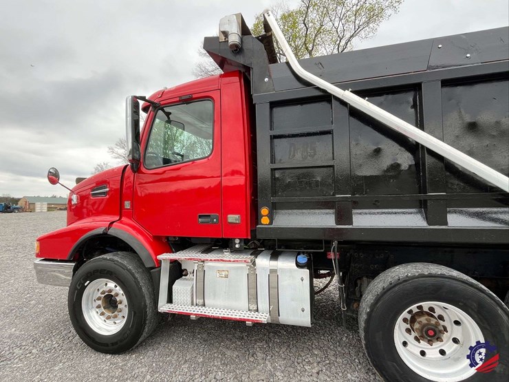 2011-volvo-truck-vhd-tri-axle-dump-truck-image-25