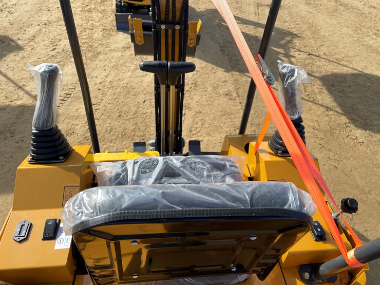 #1035-•-new-ats-rt15r-mini-excavator-image-11