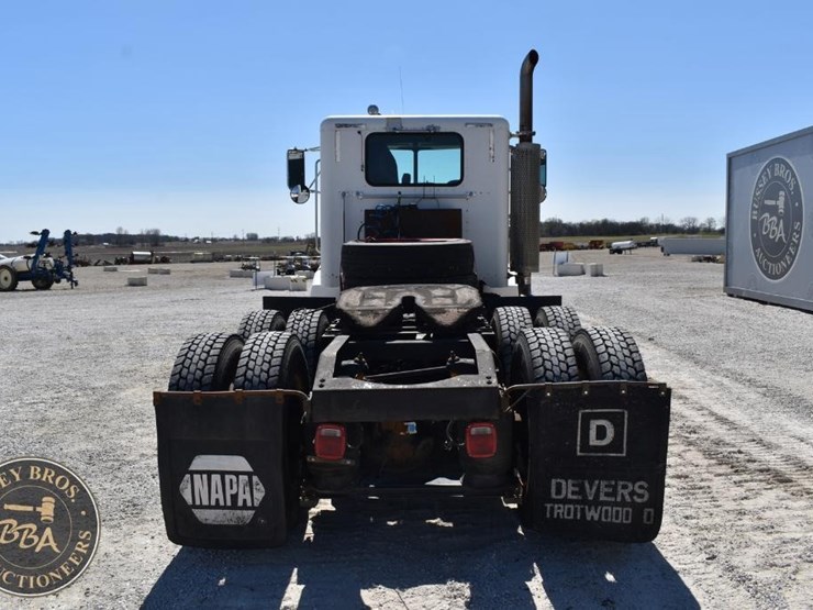 2002-peterbilt-385-image-10