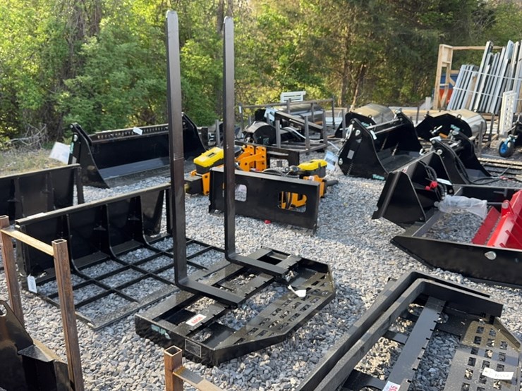 #6056-•-future-48"-skid-steer-pallet-forks-image-1