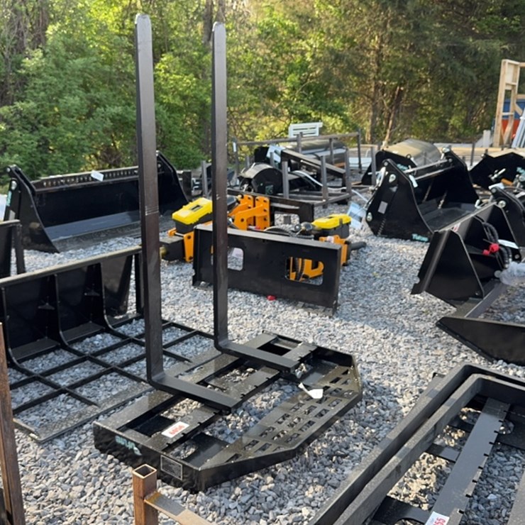 #6056 • FUTURE 48" SKID STEER PALLET FORKS