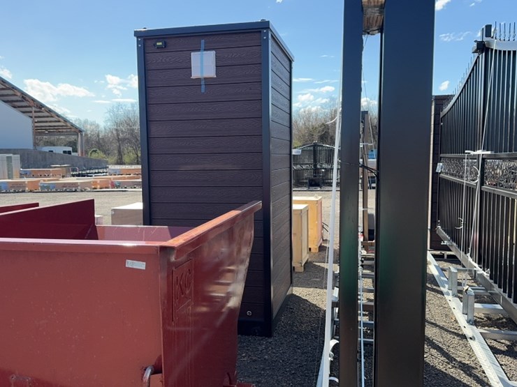 #1068-•-mobile-toilet-image-4