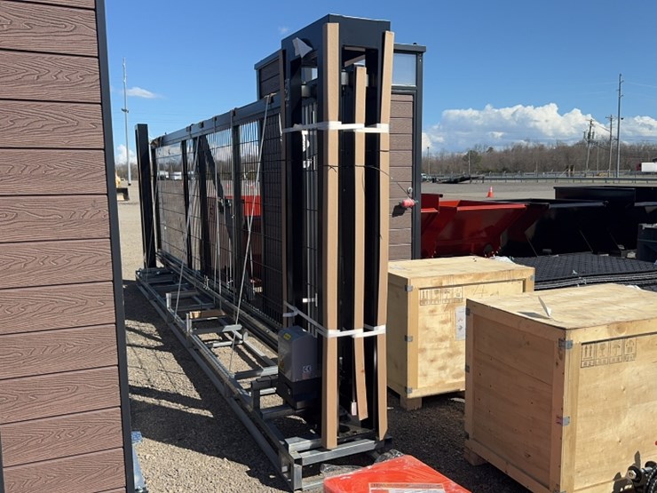 #1070-•-16'-sliging-gate-w/-electric-opener-image-3