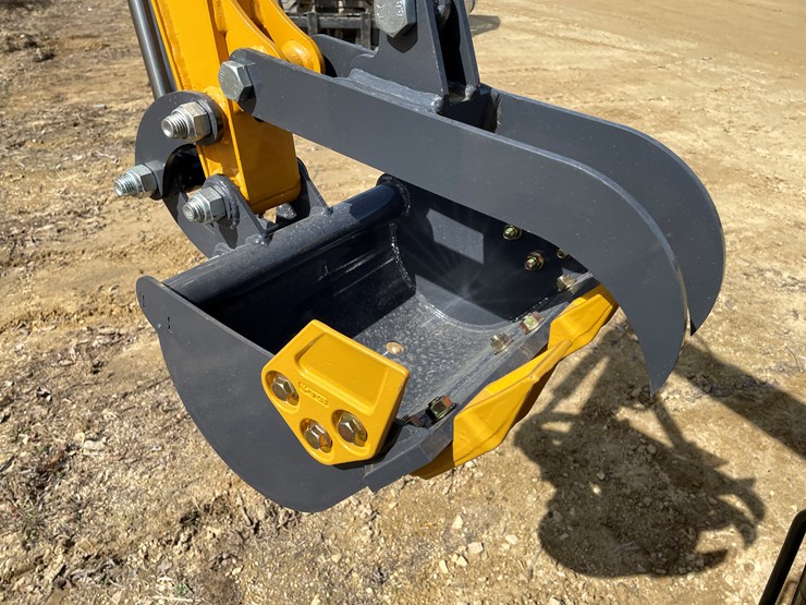 #901-•-new-land-hero-me18-mini-excavator-image-26