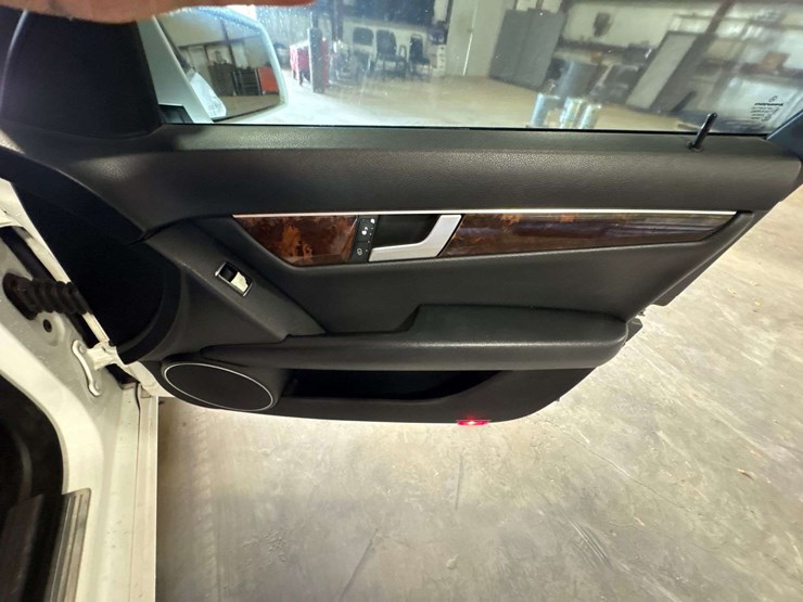 2013-mercedes-benz-c250-4-door-sedan-(123,035-miles)-image-20