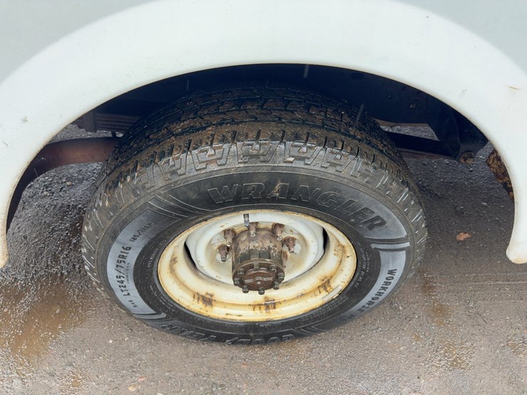 2011-ford-e350-image-9