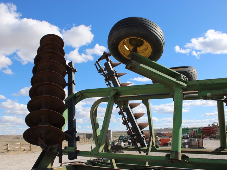 john-deere-235-image-28