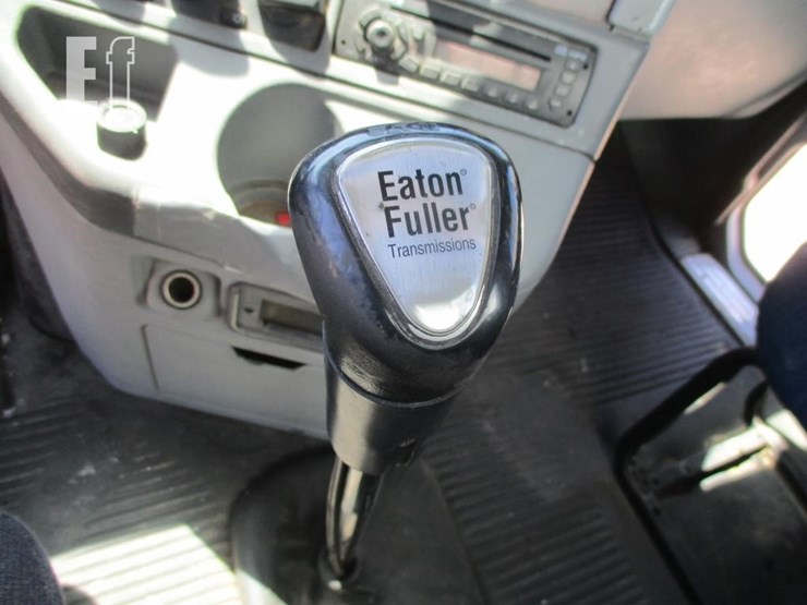 2009-freightliner-columbia-120-image-13