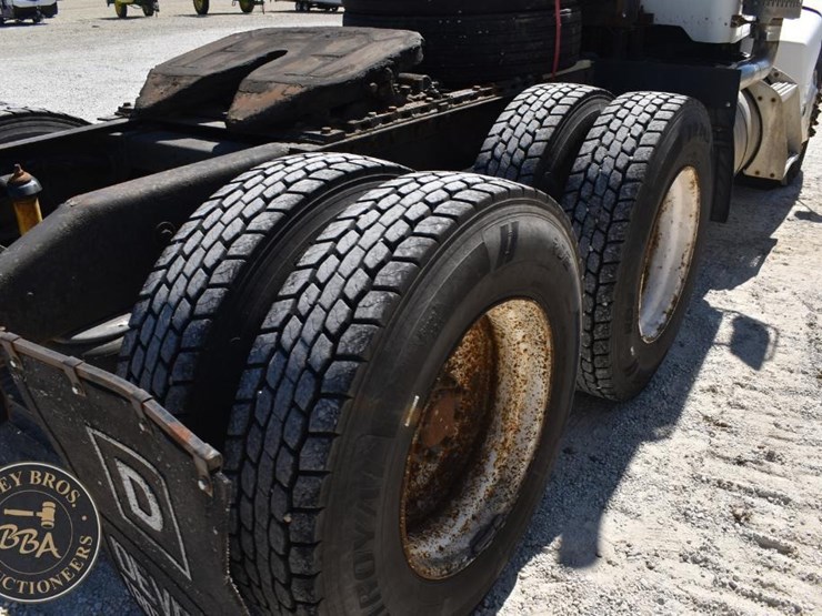 2002-peterbilt-385-image-26