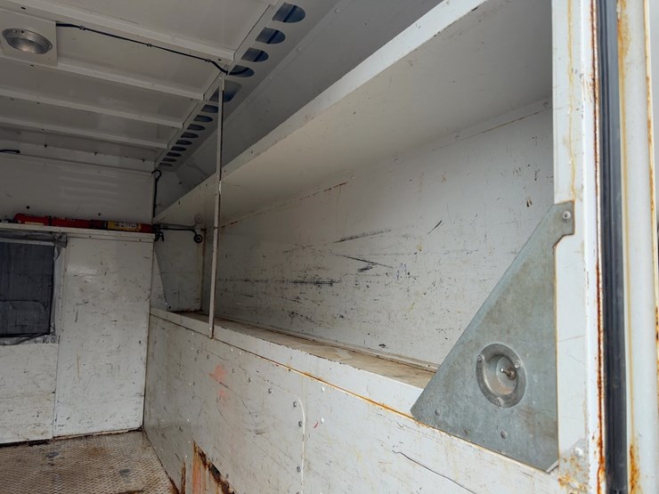 2011-ford-e350-image-14