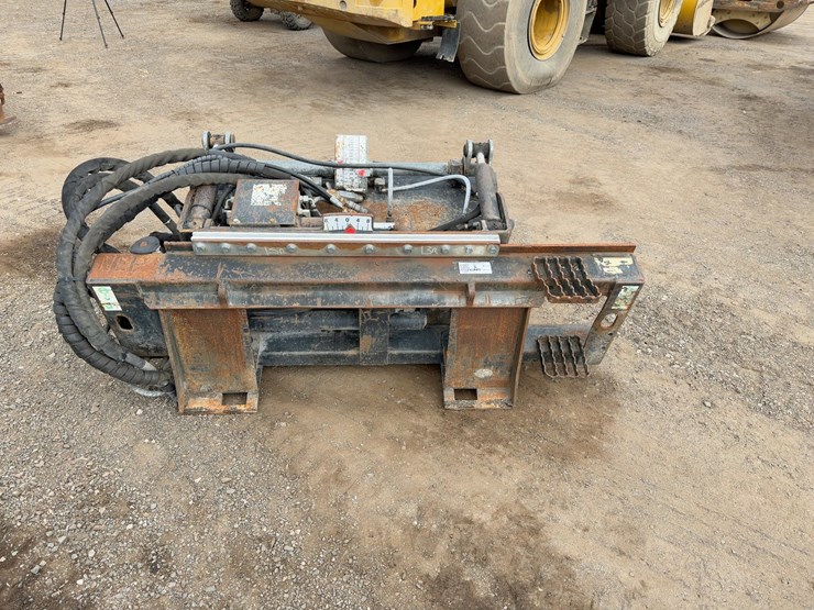 2011-caterpillar-pc210-cold-planer-image-3