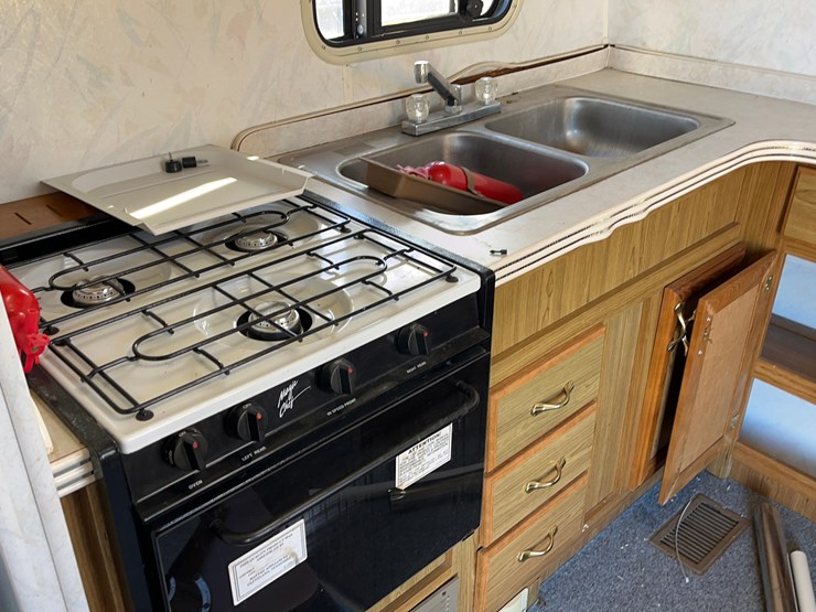 1997-gulf-stream-camper/office-image-43