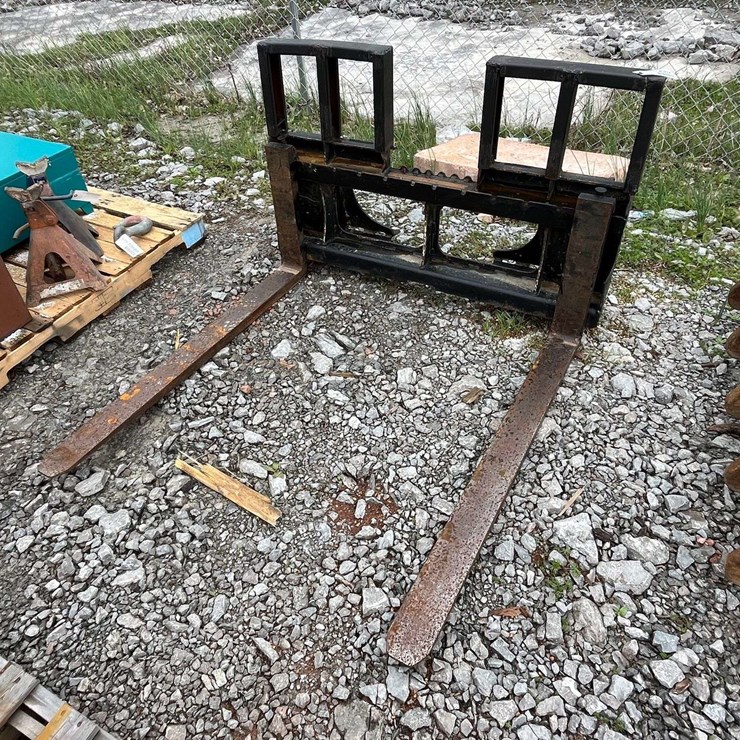 48” Adjustable Forks Attachment