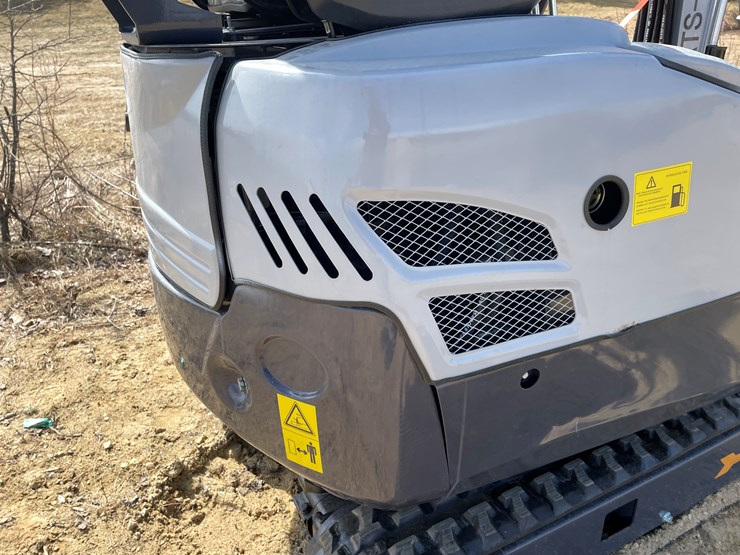 #902-•-new-land-hero-rt15r-mini-excavator-image-22