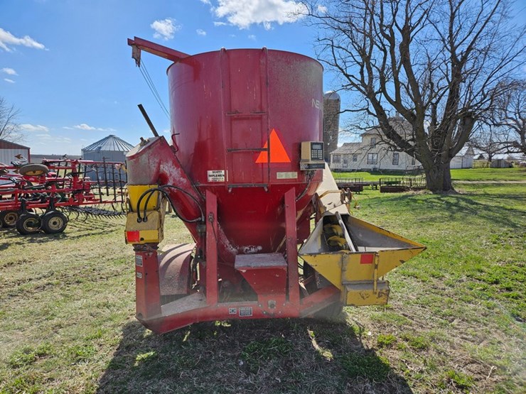 new-holland-355-image-4