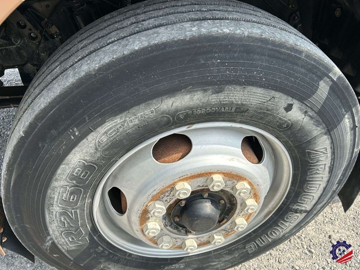 2013-ud-ud3300-s/a-garbage-truck-image-9