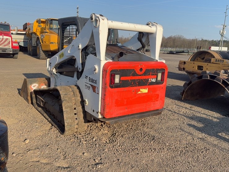 2017-bobcat-t740-image-9