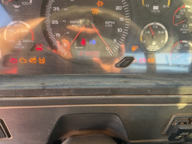 2013-caterpillar-ct660-image-19