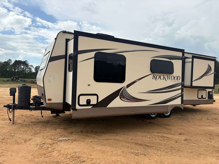 2015-rockwood-2608ws-travel-trailer-image-1