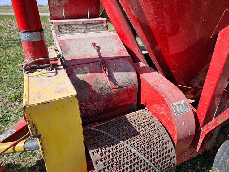 new-holland-355-image-18