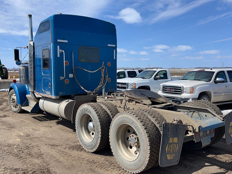 2004-kenworth-w900-image-12