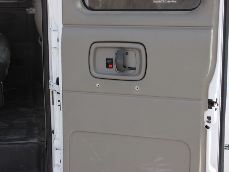 2001-chevrolet-express-3500-image-19