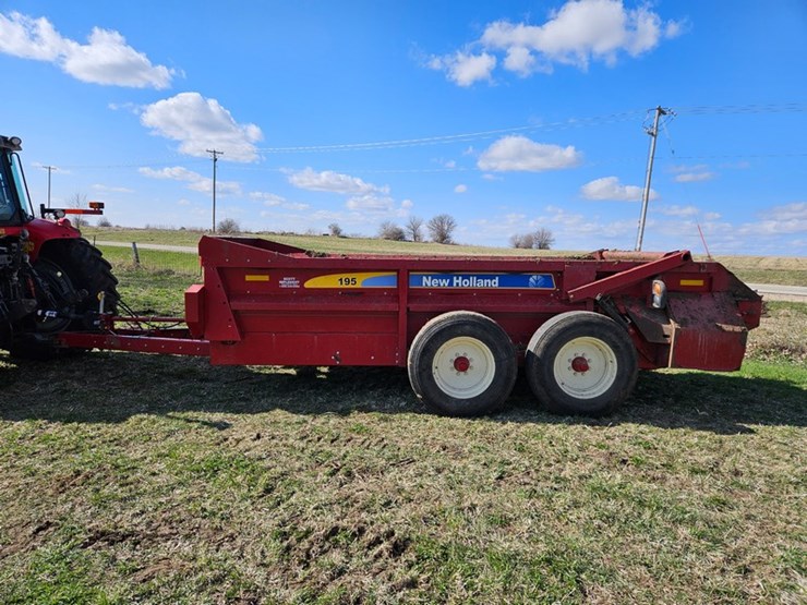 2019-new-holland-195-image-3