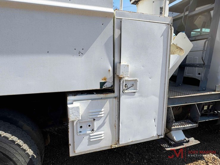 2003-ford-f750-xl-image-16