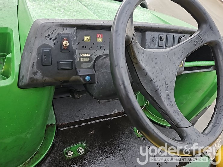 2013-john-deere-gator-image-21