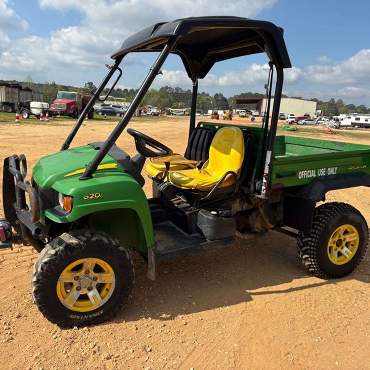 JOHN DEERE GATOR